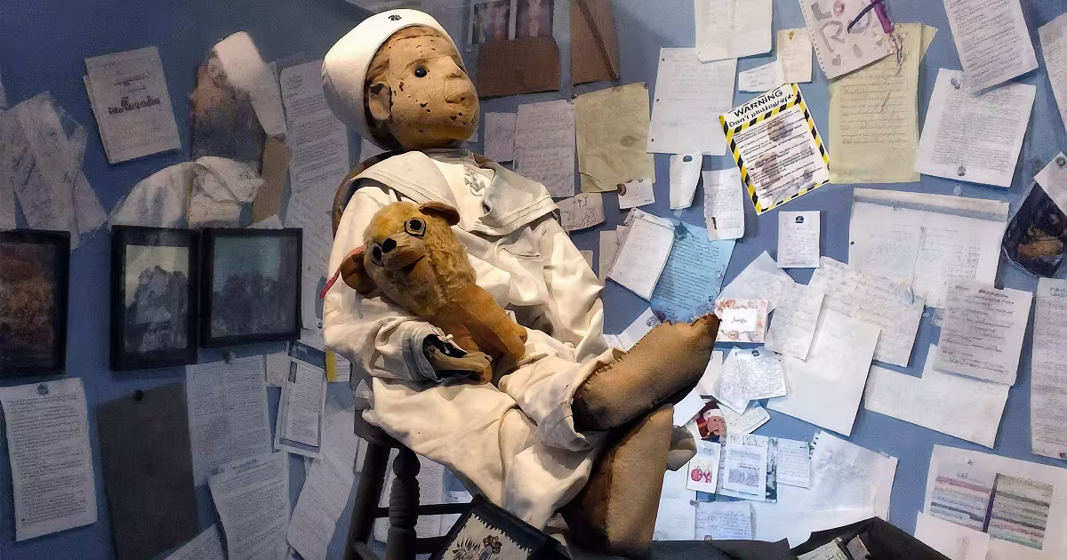 ROBERT THE DOLL